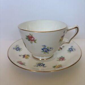 Vintage Royal Victoria Fine‎ Bone China Tea Cup & Saucer Pansies Roses Gold Trim